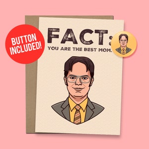 Lustige Muttertagskarte Das Büro | Dwight Schrute falsches Geschenk, 60lb. Kartenmaterial + 1,5 ""Button [Video QR-Code verfügbar]