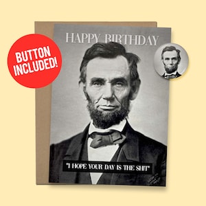 Grappige Abraham Lincoln verjaardagskaart "Ik hoop dat je dag de shit is" cadeau 60 pond. Karton + 1,5-inch knop [QR-videobericht beschikbaar]
