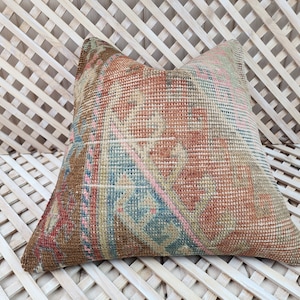 Vintage Turkish Carpet Pillow Cover: Bohemian Rustic Decor (20x20in)