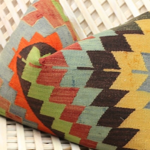 Vintage Turkish Rug Lumbar Pillow Cover: Handmade Kilim Cushion (24x16 in)