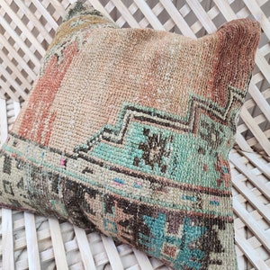 Handmade Persian Carpet Pillow Cover: Vintage Turkish Wool Cushion (20x20in)