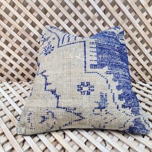 Vintage Turkish Carpet Pillow Cover: Bohemian Wool Throw Pillow (20x20in)