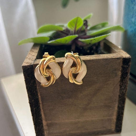 Vintage 80's Gold Cream Knot Earrings - image 1