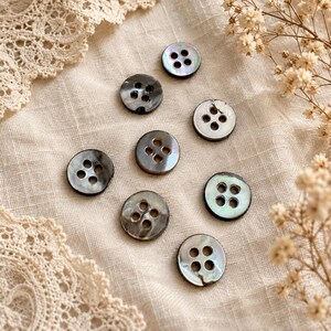 Vintage schelpknopen, set van 8, iriserende grijze parelknopen, naaiknopen met vier gaten, reparatie- en knutselbenodigdheden