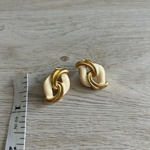 Vintage 80's Gold Cream Knot Earrings - image 4
