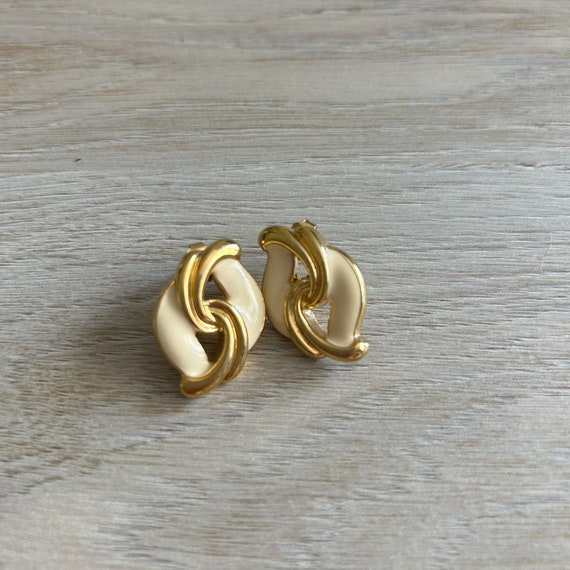 Vintage 80's Gold Cream Knot Earrings - image 2