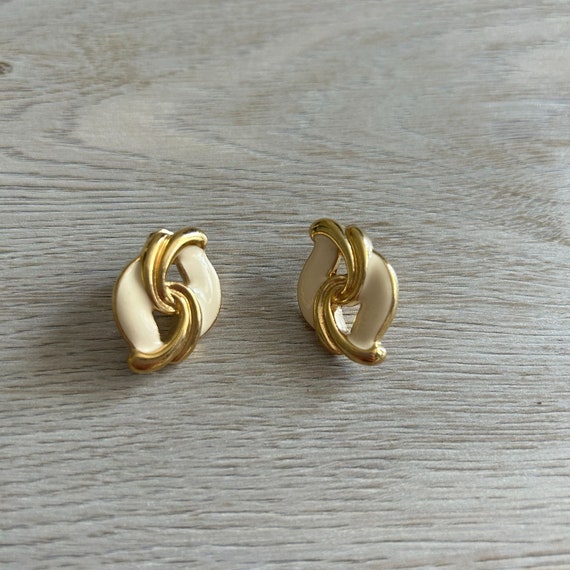 Vintage 80's Gold Cream Knot Earrings - image 6