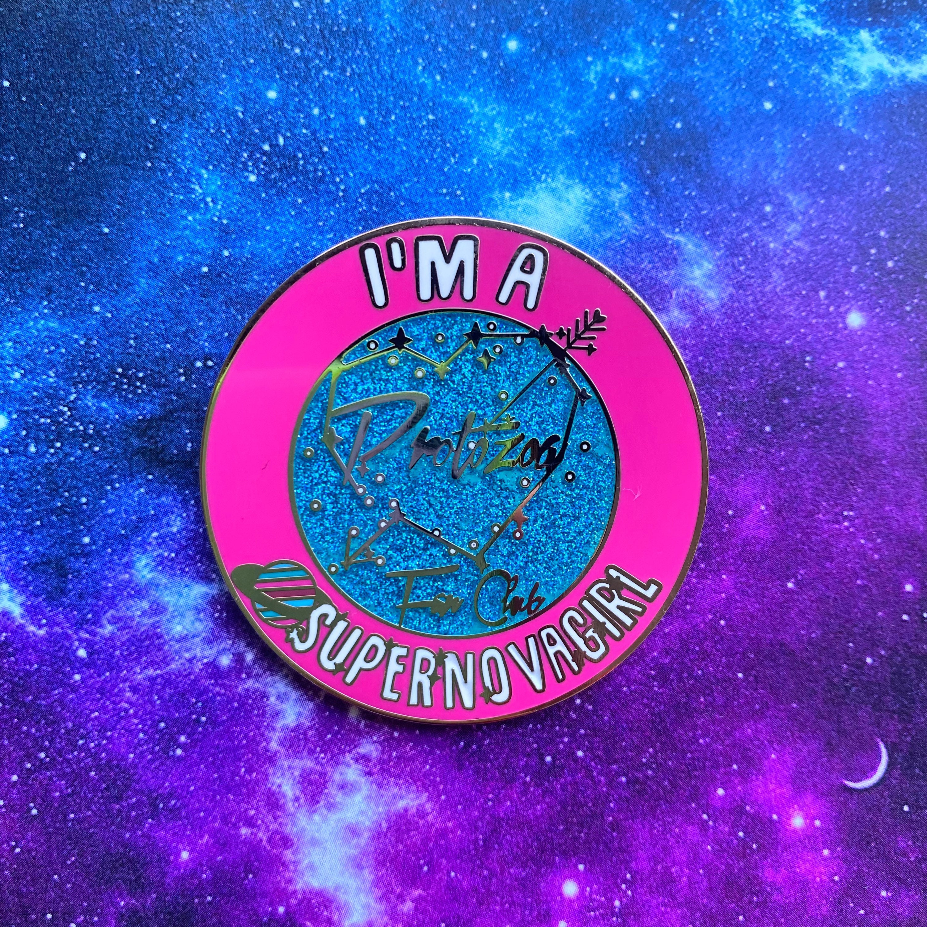 Zenon: Protozoa SuperNova Meisje Fan Club Pin