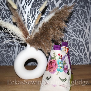 Sommer Catbag, bestickt, gequiltet, leicht und vegan, CROSSBODYGURT, Magnetverschluss, samtig weich und soft