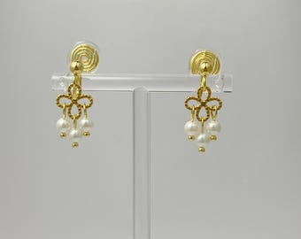 Pendientes de aro con flores, chapados en oro de 14 quilates, invisibles, con clip para mujer. Aros florales dorados sin perforar. Clip floral indoloro.