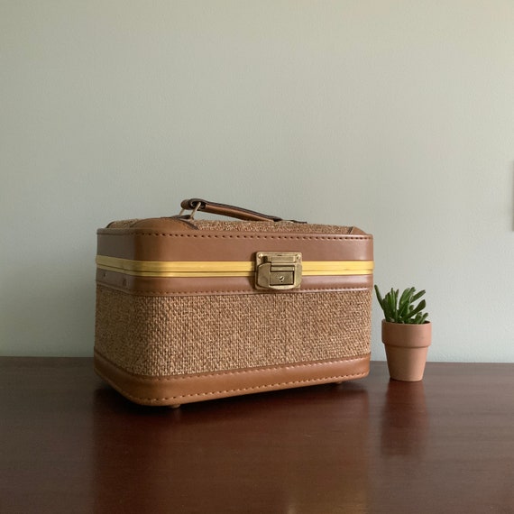 Vintage train case Gem