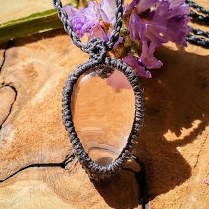 Unisex macrame necklace made of rock crystal. Necklace for men and women.
