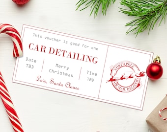 Op de afbeelding: Een rode en witte kerstcadeauvoucher voor een autodetailing service. De voucher heeft de tekst "This voucher is good for one CAR DETAILING" en "Date TBD, Merry Christmas, Time TBD, Love, Santa Clause". Een rode stempel met de tekst "NORTH POLE AIR MAIL DELIVERY" en een rendier dat een slee trekt bevindt zich in de rechterbovenhoek.
