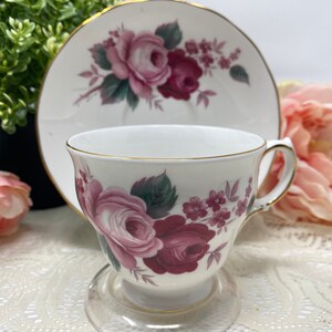 Vintage Queen Anne Bone China Teacup made in England pattern 8523