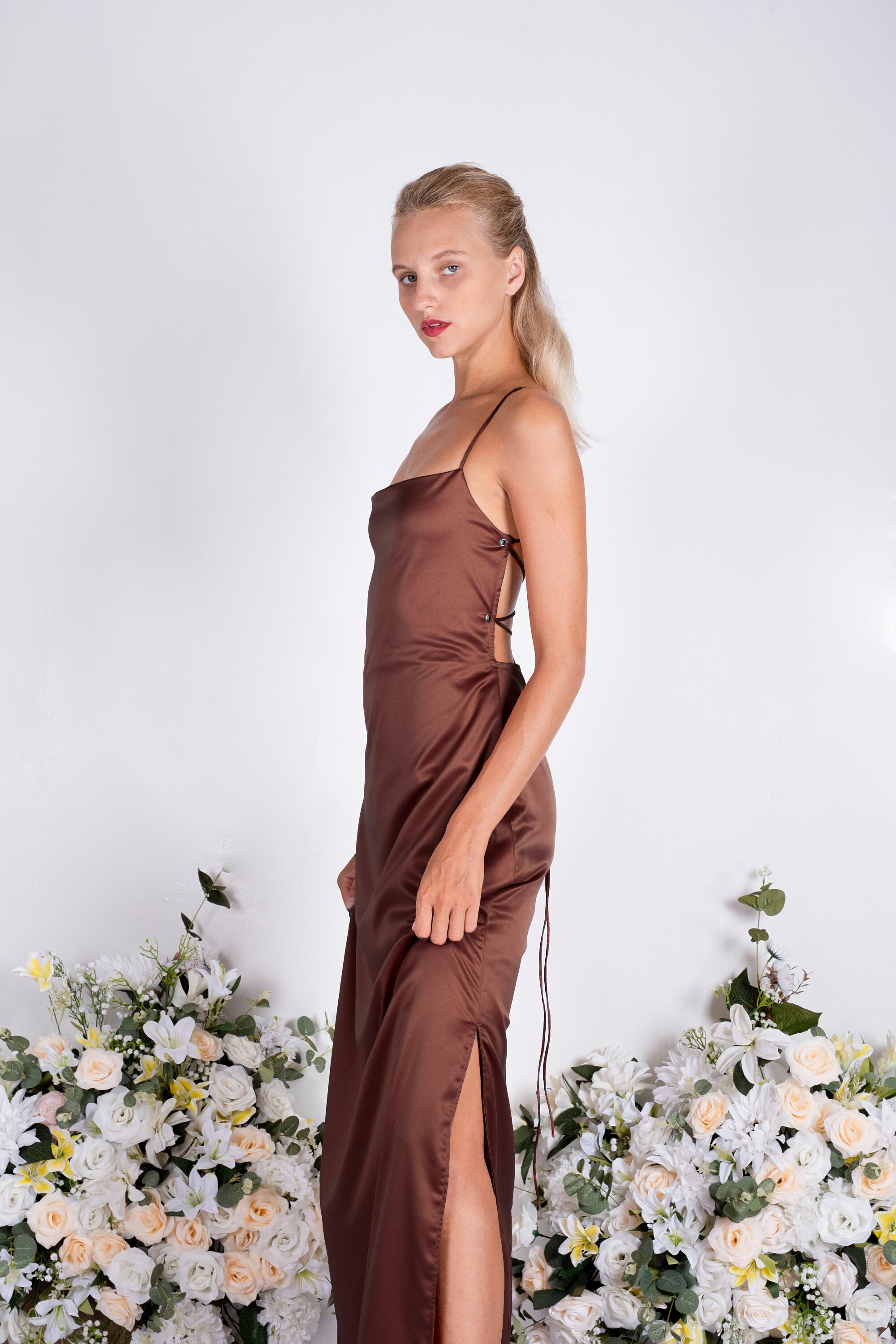 Vestidos máximos de satén estilo A-line con tirantes spaghetti Chocolate