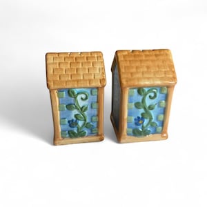 Cottagecore Floral Salt and Pepper Shakers – Ceramic Kitchen Decor – Vintage Style Shaker Set – Rustic Tableware – Farmhouse Gift
