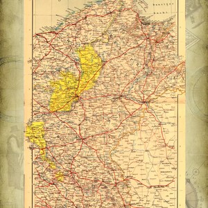 Può includere: Set di tre tazze in ceramica con finitura opaca e macchiettata. Le tazze sono nei toni del crema, grigio chiaro e grigio scuro. Ogni tazza ha un design semplice e minimalista.