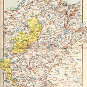 Può includere: Una mappa d'epoca della regione Grenzmark Posen-Westpreussen, con il testo "VERLORENE OSTGEBIETE UND DANZIG." La mappa presenta una rete di strade rosse, fiumi blu e aree ombreggiate in giallo, con nomi di luoghi in tedesco.