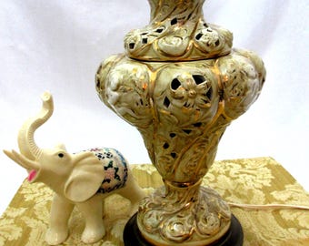 Lampa włoska Capodimonte: porcelana vintage ze złotymi akcentami, 15"