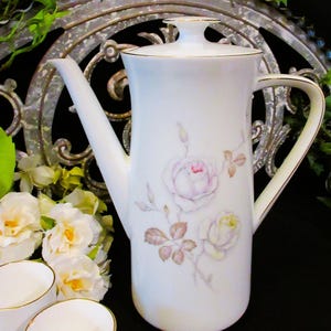 Baverian Coffee Pot, Johann Haviland, Porcelain, Gold Accents, 10"