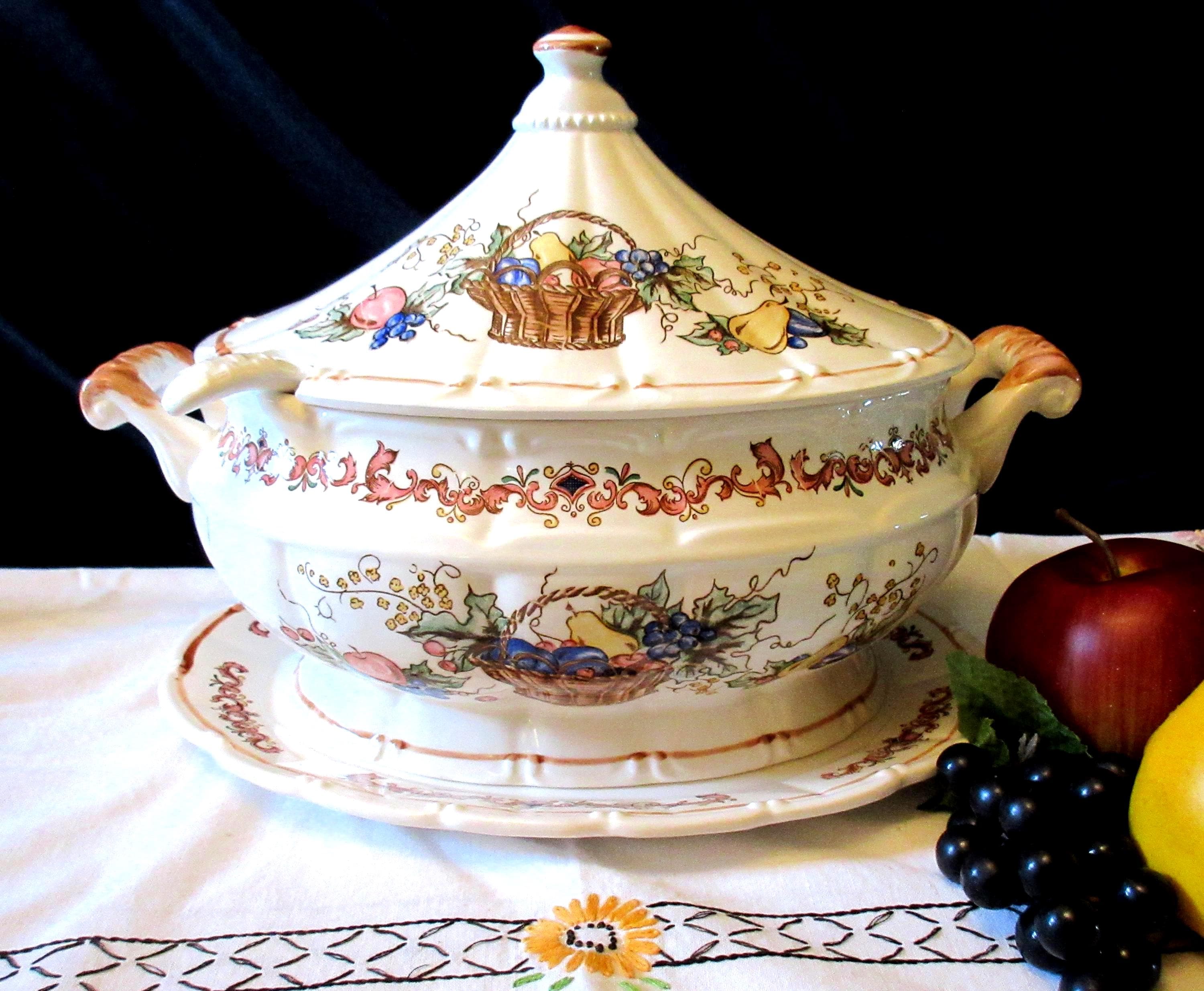 ポーセラーツ　スープチュリーン　Soup Tureen 木の実柄 Ceramic Soup Tureen: Embossed Scroll, Harvest Fruit Basket, 4