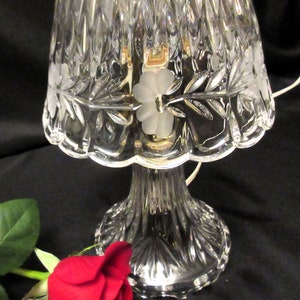 CRYSTAL BOUDOIR LAMP, 10 3/4, Princess House, Heritage, Etched, Frosted Flower, Elegant, Sparkly, Scalloped, Lovely Gift. image 8