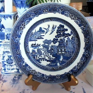 Vintage Johnson Bros Blue Willow Plate: England, 7 3/4&quot;