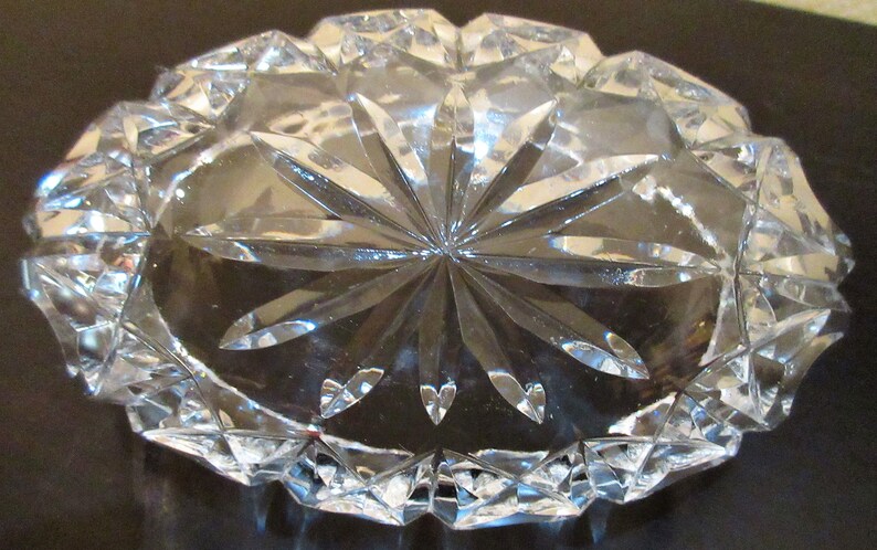 Exquisite 7 x 3 Stars Canoe Shaped Ovals Heavy Etching Sparkly. LEAD CRYSTAL BOWL Beveled Edge