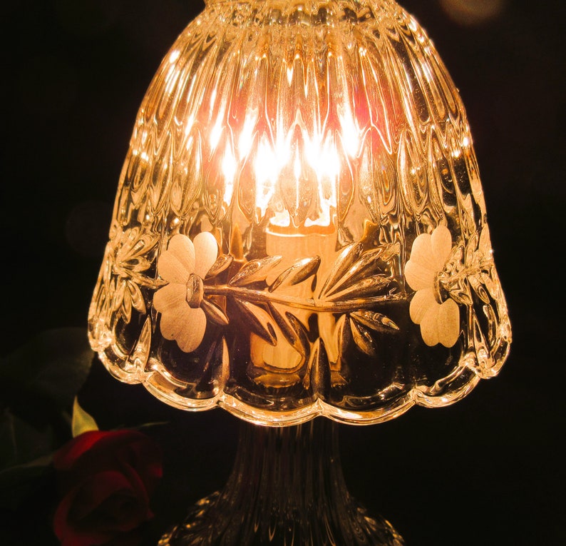 CRYSTAL BOUDOIR LAMP, 10 3/4, Princess House, Heritage, Etched, Frosted Flower, Elegant, Sparkly, Scalloped, Lovely Gift. imagem 5