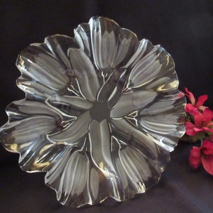 Mikasa Tulip Bowl: Frosted Glass Flower Centerpiece (12 inch)