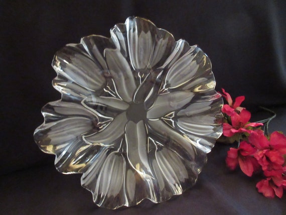 Flower Scalloped Edge Glass: Elegant, Transparent, Eco-Friendly Collection