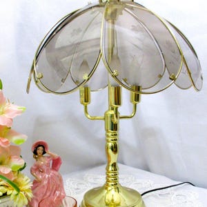 Lampe tactile vintage en verre gravé, candélabre à 3 bras, base en laiton, années 1970 Anthony California Inc.