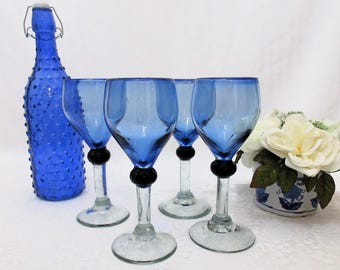 コバルトブルーのカラーグラス：手吹きの珍しい形のタンブラー4個