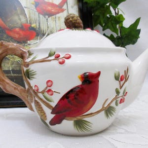 Harry & David Cardinal Tekanna, Präglat Porslin, Jultillägg, 25 cm