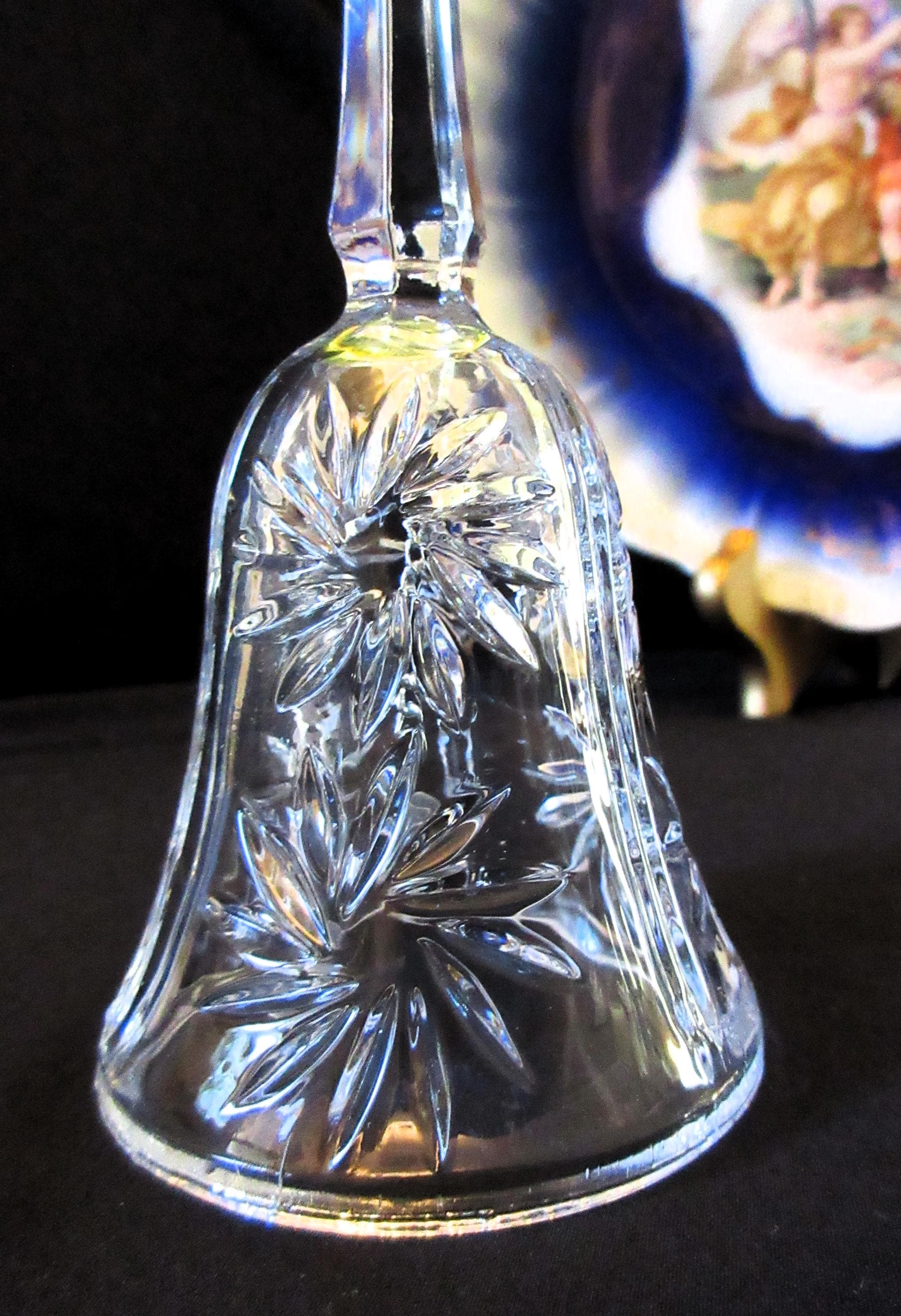 Clochette de service en cristal ciselé vintage – art de la table