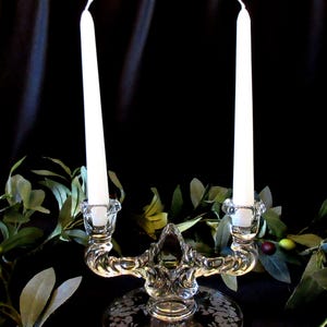 WUNDERSCHÖNE 2 ARMIGE KANDELABRA, 7 &quot;Vintage, Cambridge Glass Co, Tiered Arms, Traditionelle 1 &quot;Tassen, spitzes Finial, Blumenmuster auf Basis, Geschenk.