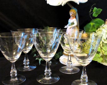 Zabytkowe kielichy do wina Tiffin Franciscan Crystal, trawiony liść, trzonek w kształcie pryzmatu, lata 50. XX wieku, zestaw 4 sztuk