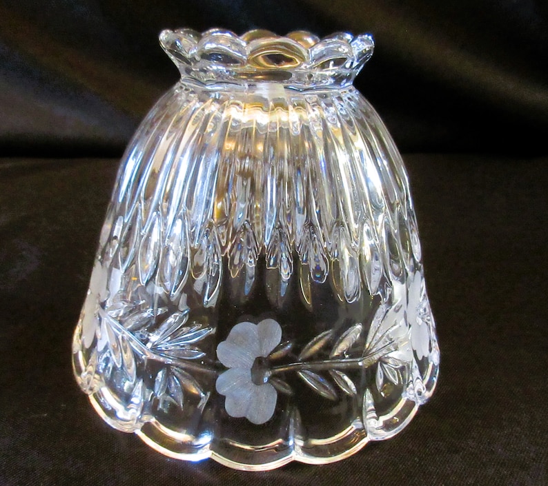 CRYSTAL BOUDOIR LAMP, 10 3/4, Princess House, Heritage, Etched, Frosted Flower, Elegant, Sparkly, Scalloped, Lovely Gift. imagem 2