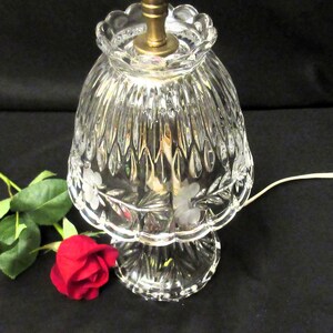 CRYSTAL BOUDOIR LAMP, 10 3/4, Princess House, Heritage, Etched, Frosted Flower, Elegant, Sparkly, Scalloped, Lovely Gift. image 9