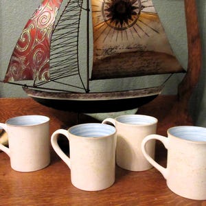 Tazas de café de gres hechas a mano, juego de 4, temática playera, 591 ml (20 onzas líquidas)