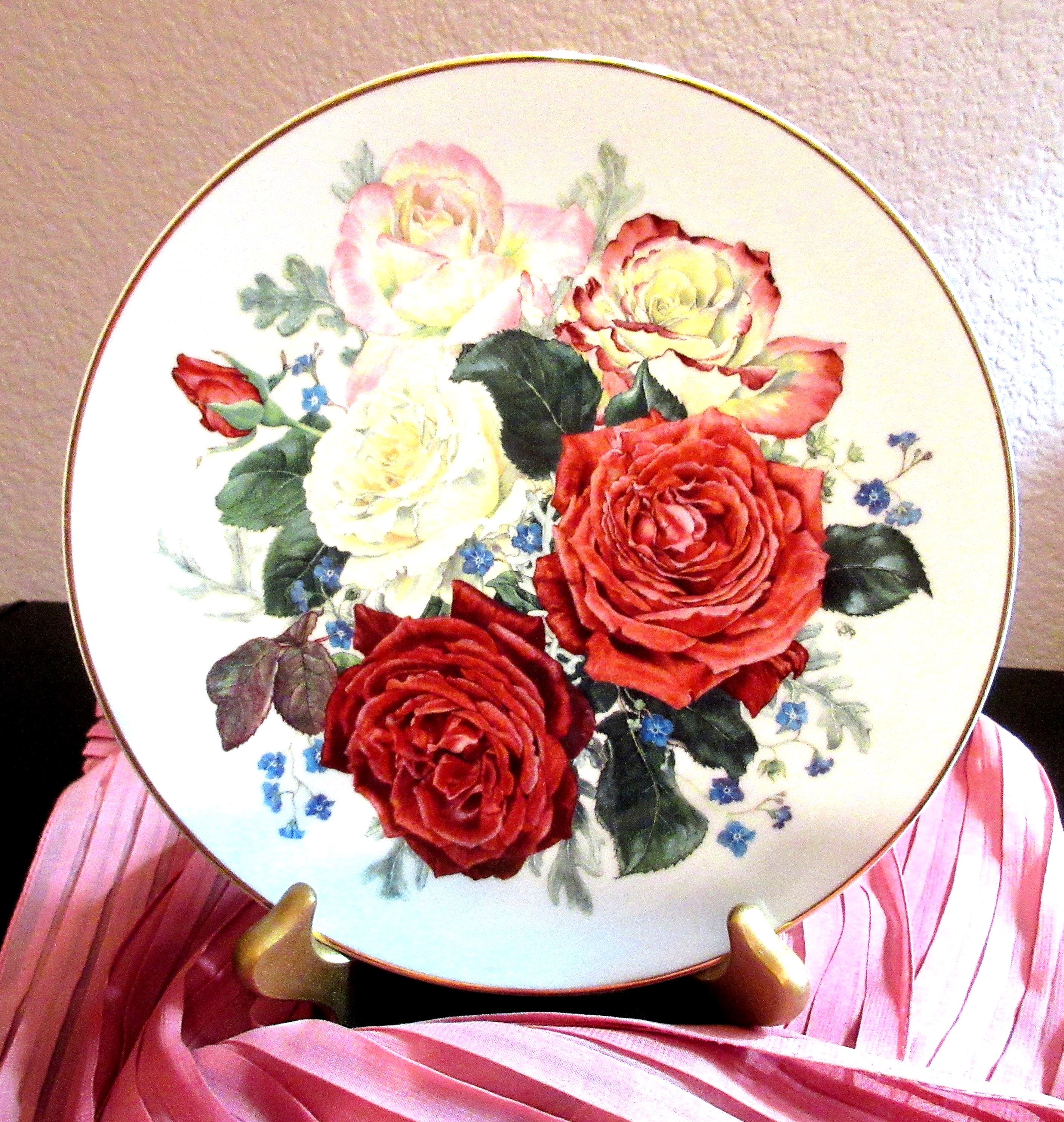 Vintage Franklin Mint Rose Plate: 