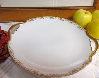 JOLIE ASSIETTE À GÂTEAU, 11 1/2", Limoges, France, Porcelaine Fine, Or 24K, Petites Fleurs, Serveur Élégant, Antique, Hautement Collectionnable.