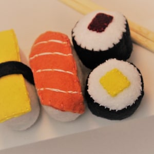 Handsewn Felt Cat Nip Sushi Cat Toys/ 4 pieces/ 2 rolls / 2 Nigiri Sushi