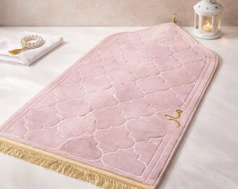Personalised Islamic Prayer Mat – Custom Arabic Name | Ramadan Gift | Luxury Muslim Prayer Rug | Eid Gift for Him & Her