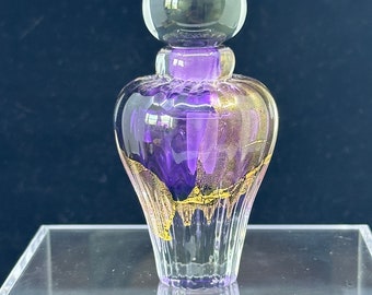 Flacon de parfum en verre soufflé à la main Studio Art nervuré violet avec des flocons d'or signé