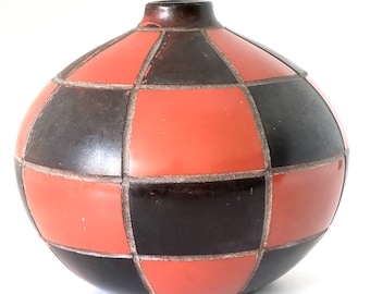 Vintage Peruvian Geometrical Chulucanas 6.5” Vase by Marcelo Prado Signed