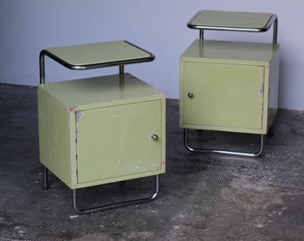 Set van twee Bauhaus nachtkastjes in wit en groen