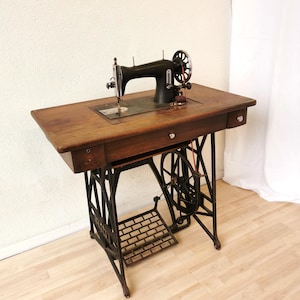 Rare Vintage Original Sewing Machine by RAST&GASSER / 1930s / With