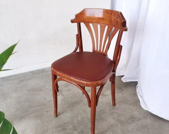 Vintage gebogen houten eetkamerstoel: ventilatorleuning in Thonet-stijl, inrichting Ierse pub jaren 70