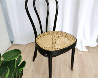 Vintage Bugholz Esszimmerstuhl: Schwarzer Thonet Style Rattan Sitz